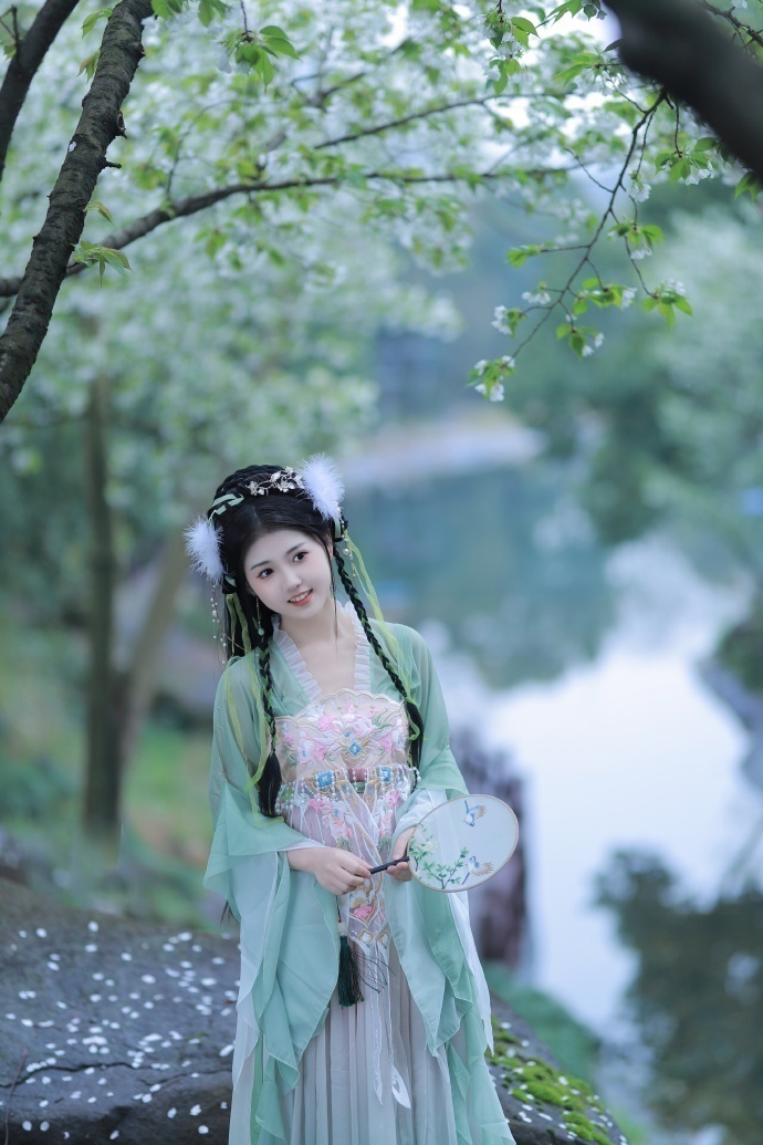 兴趣地带 封面